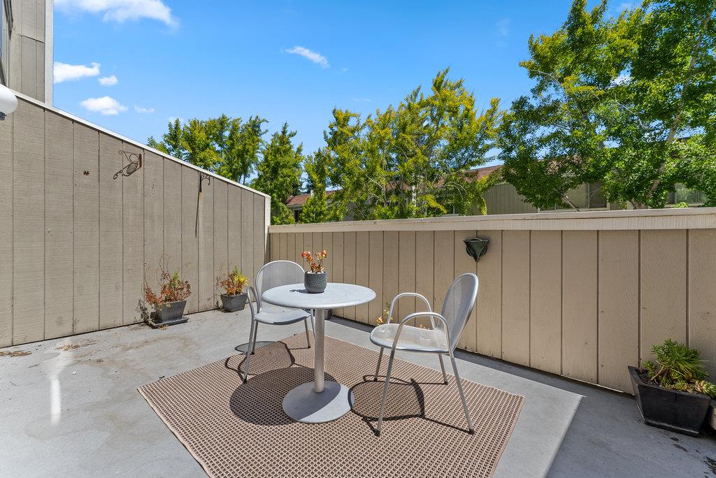 Detail Gallery Image 12 of 32 For 165 Okeefe St #11,  Menlo Park,  CA 94025 - 2 Beds | 1/1 Baths