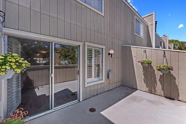 Detail Gallery Image 13 of 32 For 165 Okeefe St #11,  Menlo Park,  CA 94025 - 2 Beds | 1/1 Baths
