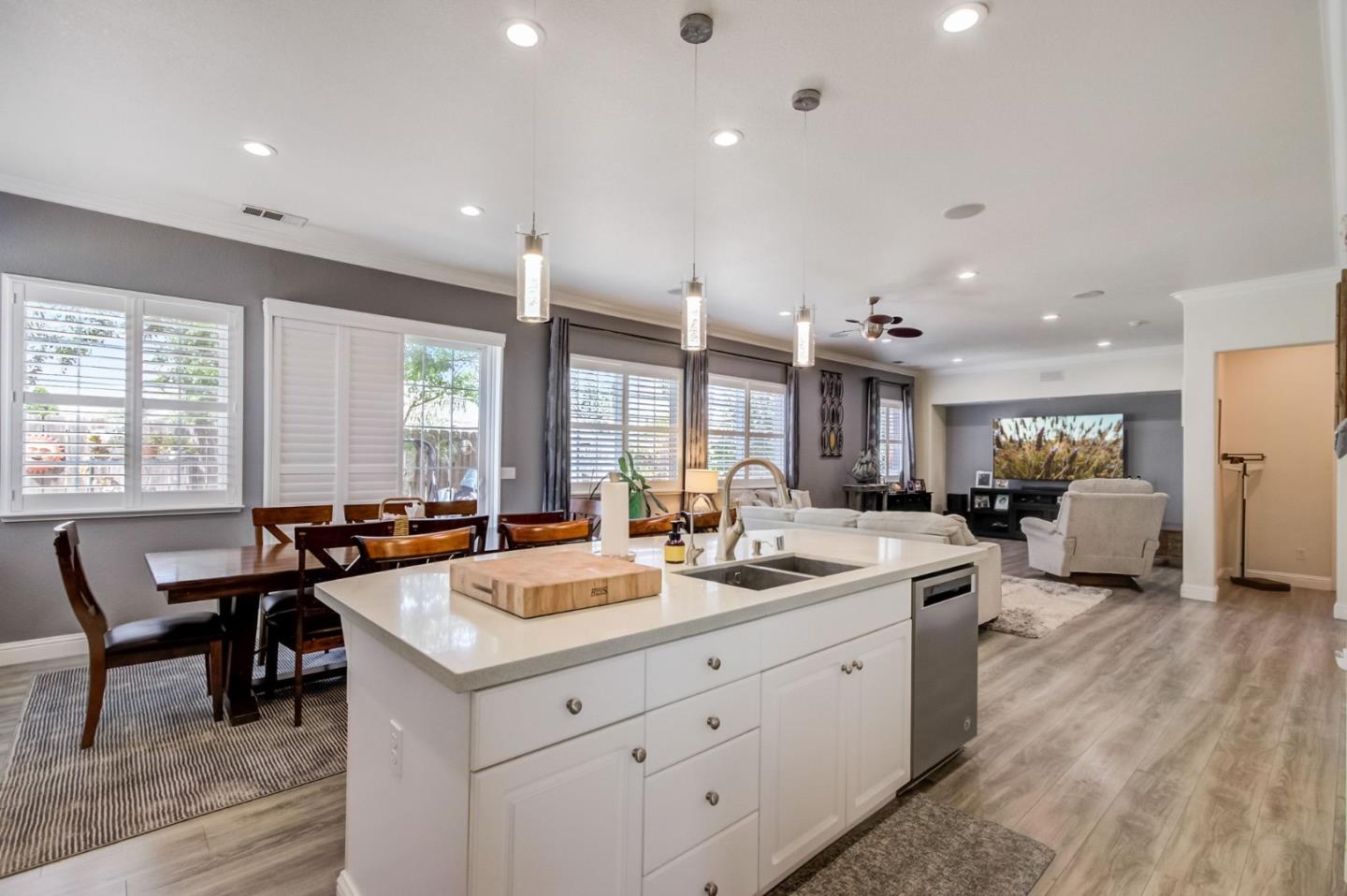 Detail Gallery Image 12 of 49 For 1823 Belmont Pl, Manteca,  CA 95337 - 7 Beds | 5 Baths