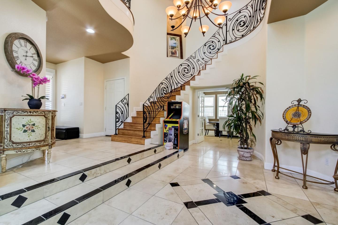Detail Gallery Image 5 of 49 For 1823 Belmont Pl, Manteca,  CA 95337 - 7 Beds | 5 Baths