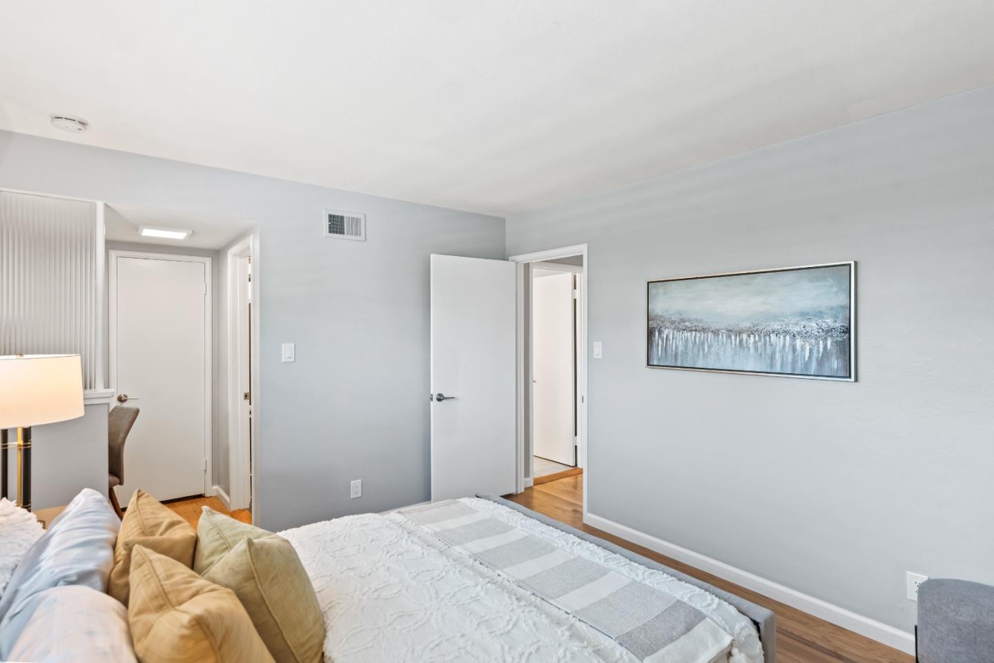 Detail Gallery Image 14 of 26 For 1040 Gloucester Ct, Sunnyvale,  CA 94087 - 4 Beds | 2 Baths