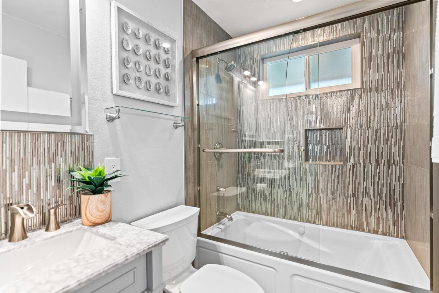 Detail Gallery Image 20 of 26 For 1040 Gloucester Ct, Sunnyvale,  CA 94087 - 4 Beds | 2 Baths