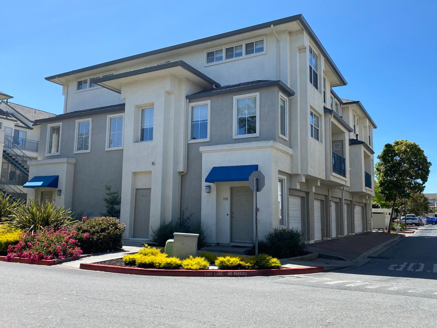 Detail Gallery Image 1 of 1 For 700 Baltic Cir #708,  Redwood City,  CA 94065 - 2 Beds | 2/1 Baths