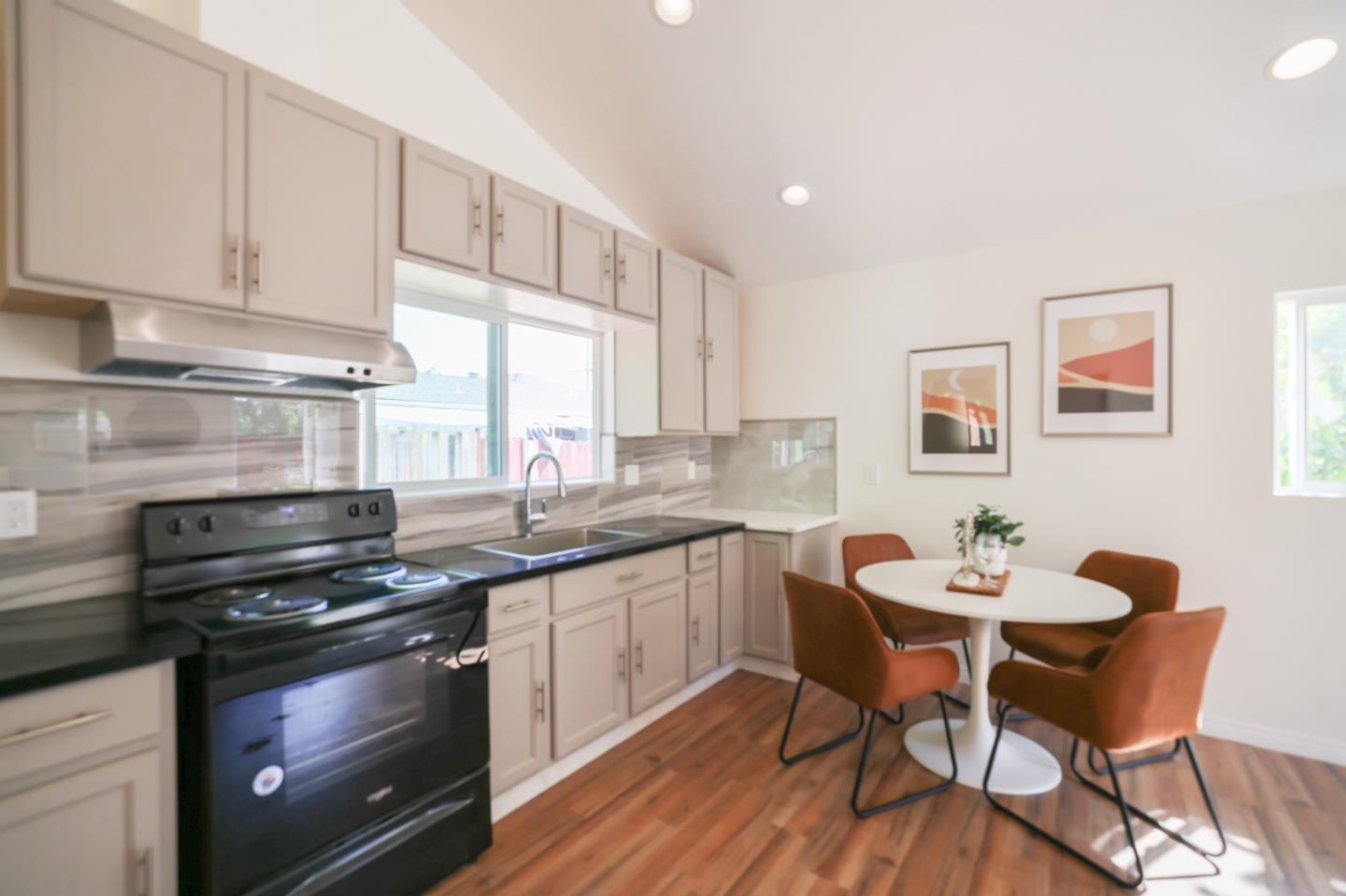 Detail Gallery Image 21 of 26 For 330 Serrano Ave, San Jose,  CA 95127 - 4 Beds | 3 Baths