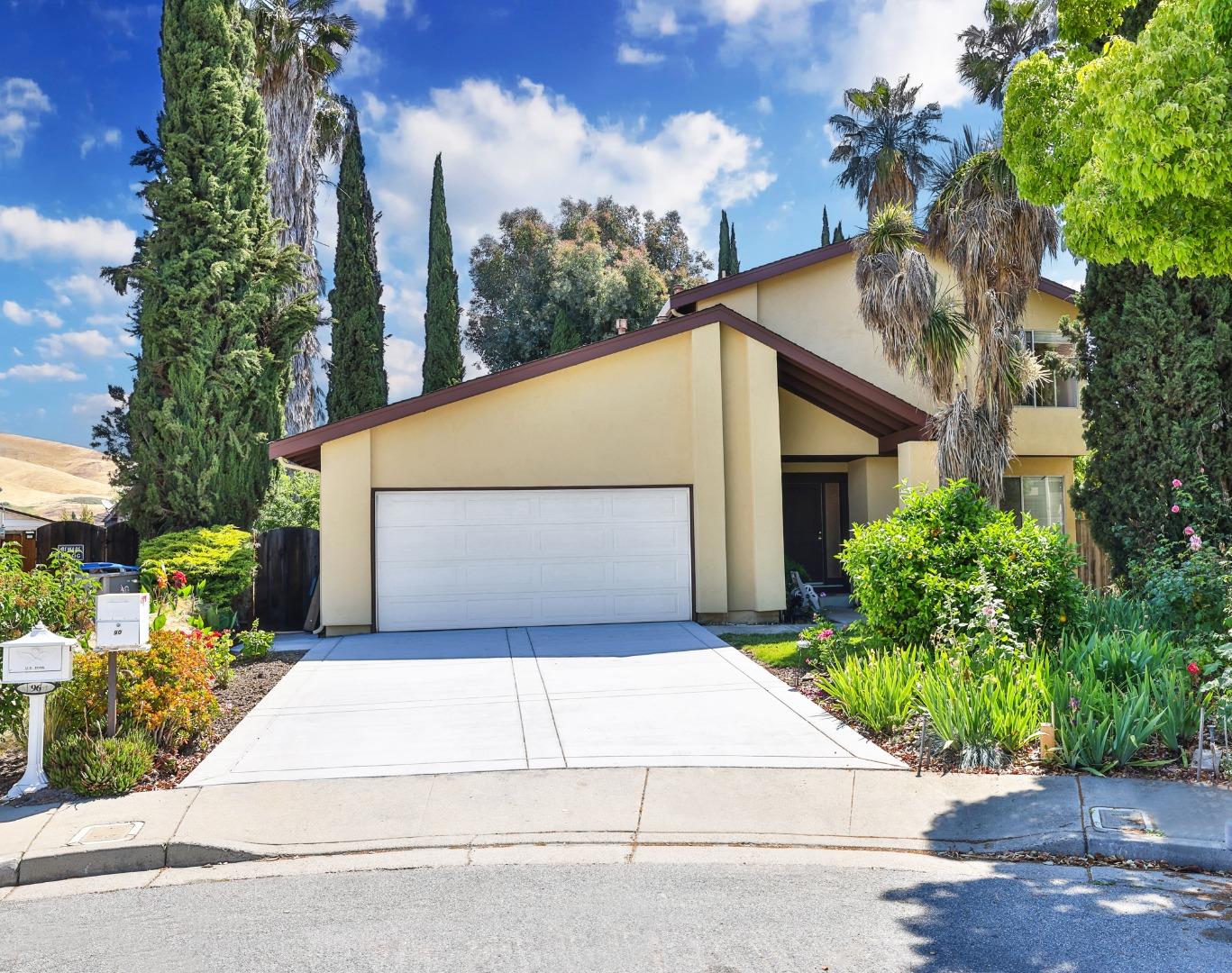 Detail Gallery Image 1 of 1 For 90 Southport Ct, San Jose,  CA 95138 - 4 Beds | 2/1 Baths