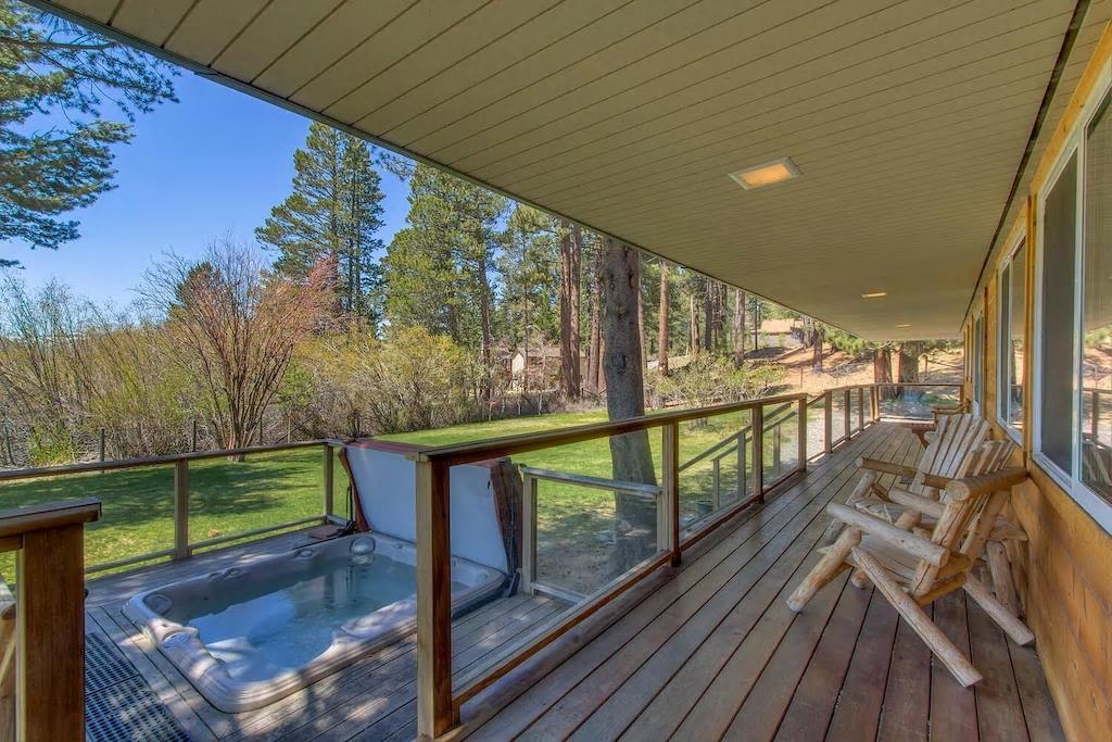 Photo of 2861 Oakland Ave in South Lake Tahoe, CA
