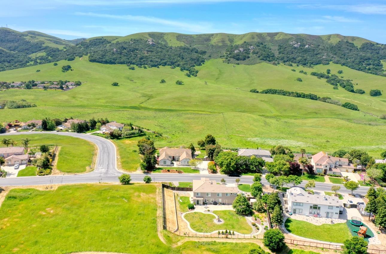 615 via Vaquero Norte, San Juan Bautista, CA 95045 4 Beds 3 Baths