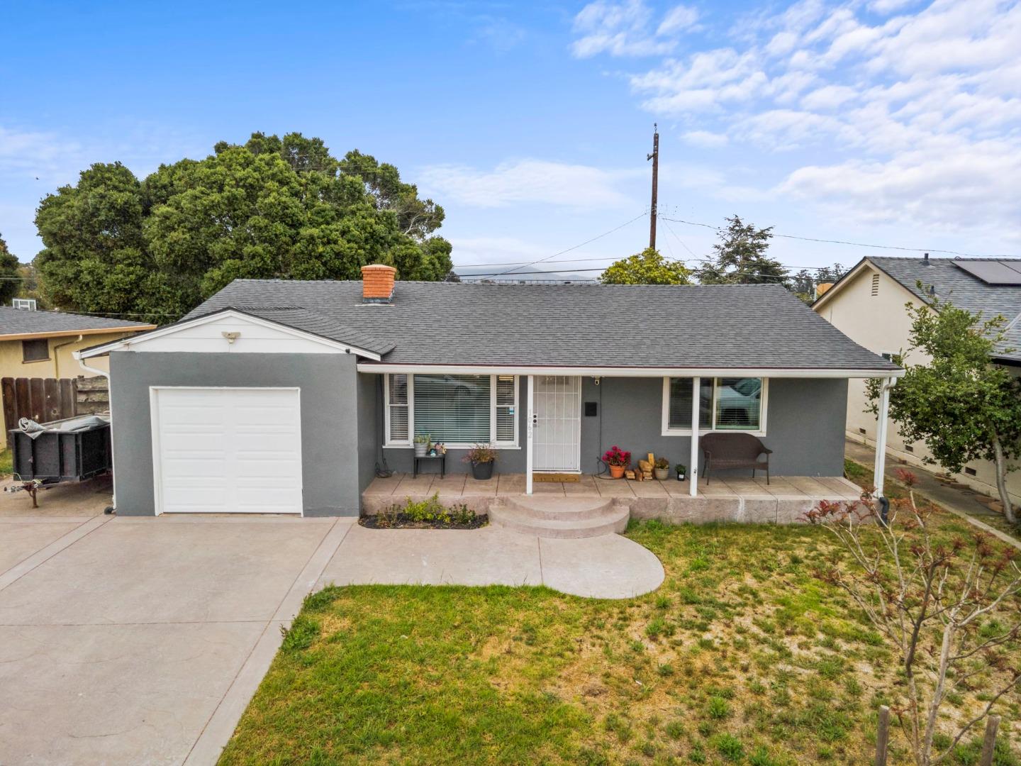 Detail Gallery Image 1 of 1 For 1062 Tyler St, Salinas,  CA 93906 - 3 Beds | 1 Baths