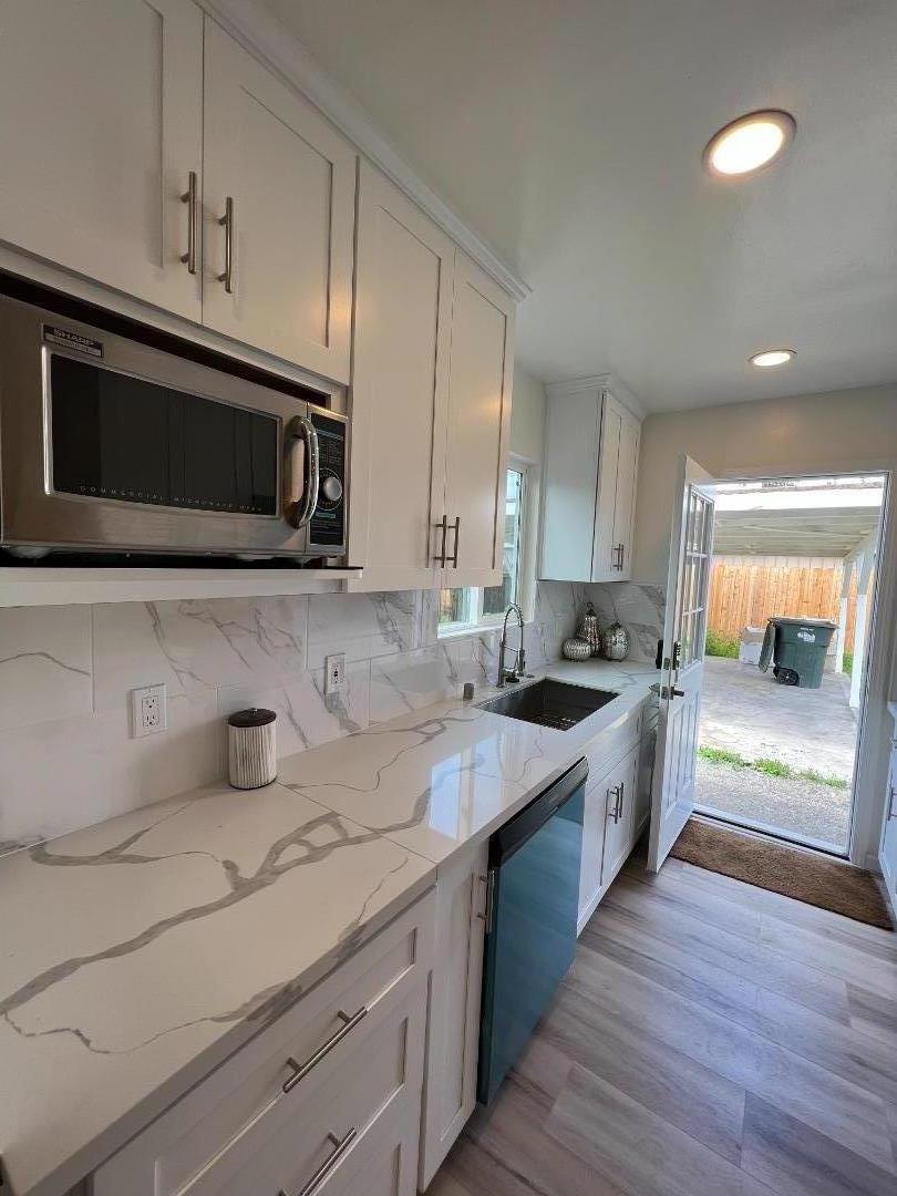 Detail Gallery Image 16 of 30 For 573 Stanford Ave, Redwood City,  CA 94063 - 3 Beds | 2 Baths