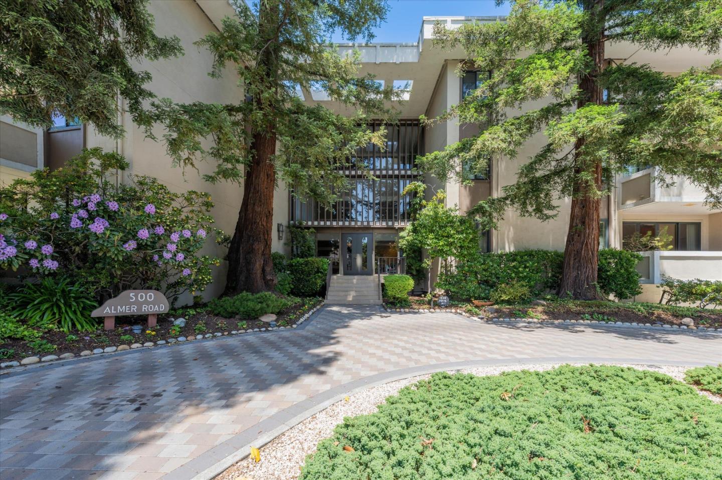 Detail Gallery Image 1 of 1 For 500 Almer Rd #105,  Burlingame,  CA 94010 - 2 Beds | 2 Baths