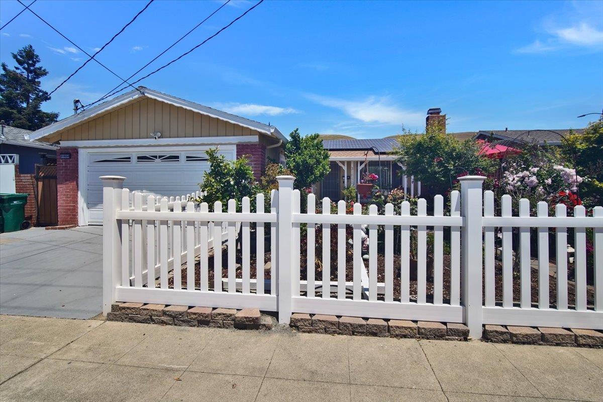 Detail Gallery Image 1 of 1 For 31650 Medinah St, Hayward,  CA 94544 - 3 Beds | 2 Baths