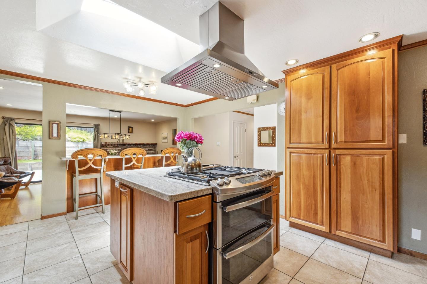 Detail Gallery Image 13 of 70 For 538 Ferdinand Ave, El Granada,  CA 94019 - 4 Beds | 2 Baths