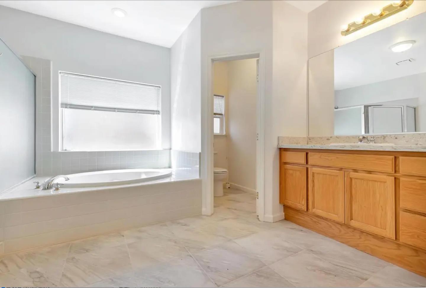 Detail Gallery Image 15 of 19 For 1400 Whispering Wind Dr, Tracy,  CA 95377 - 5 Beds | 3/1 Baths