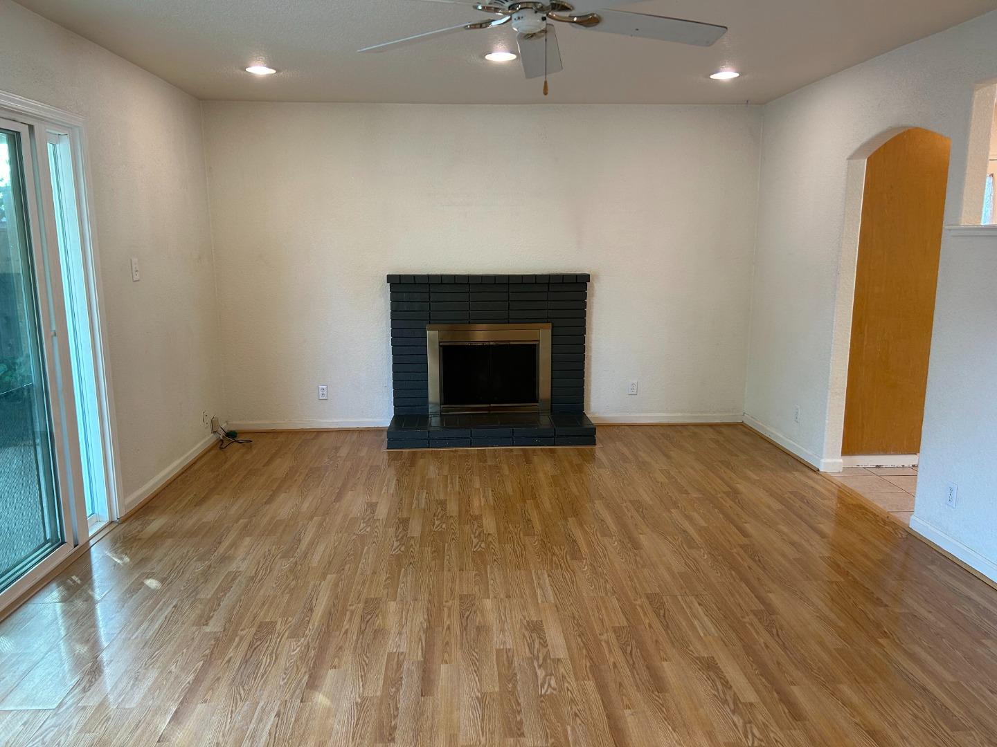 Detail Gallery Image 6 of 45 For 5573 Dent Ave, San Jose,  CA 95118 - 3 Beds | 2 Baths
