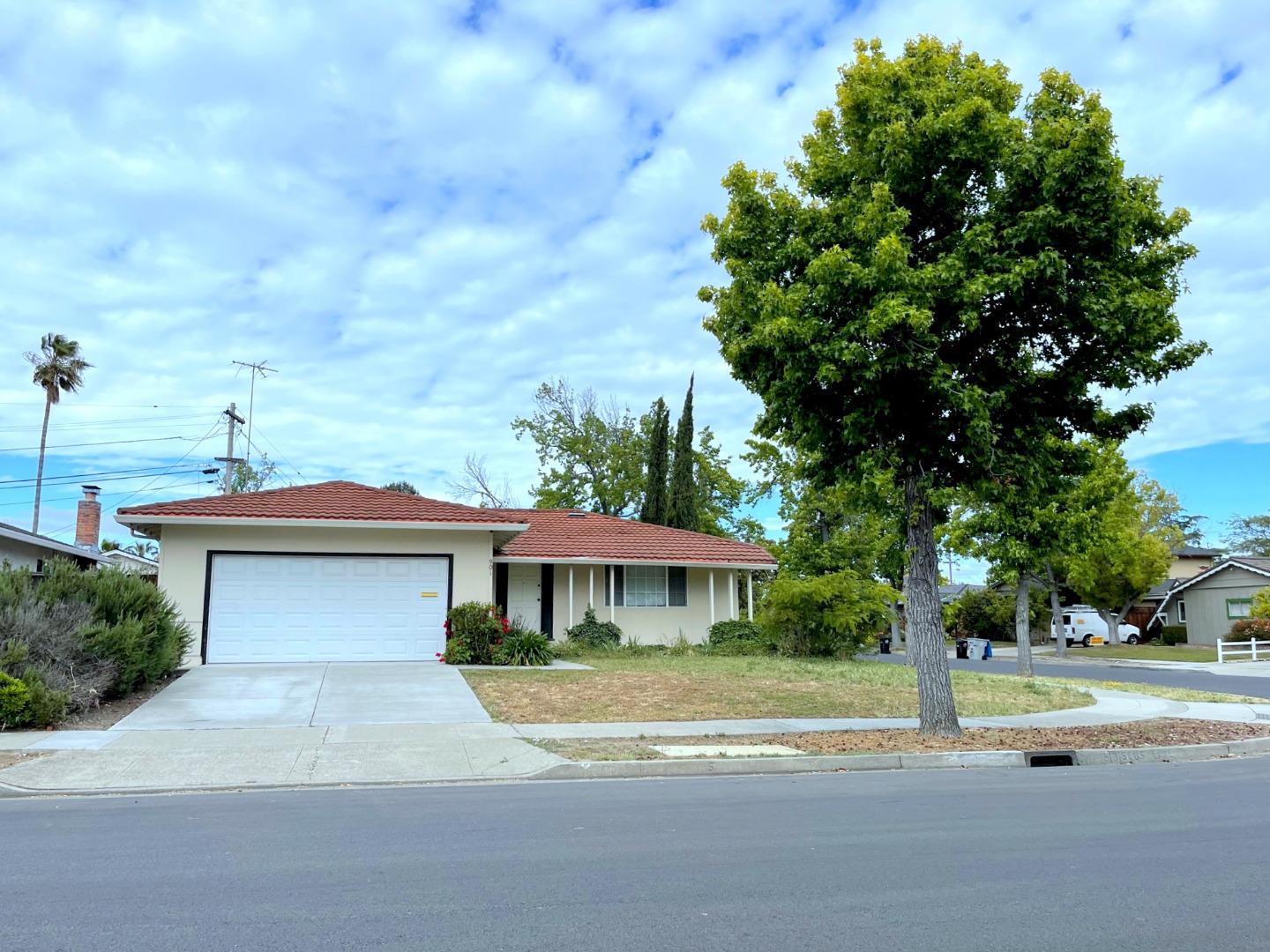 Detail Gallery Image 1 of 1 For 901 Hibiscus Ln, San Jose,  CA 95117 - 4 Beds | 2 Baths