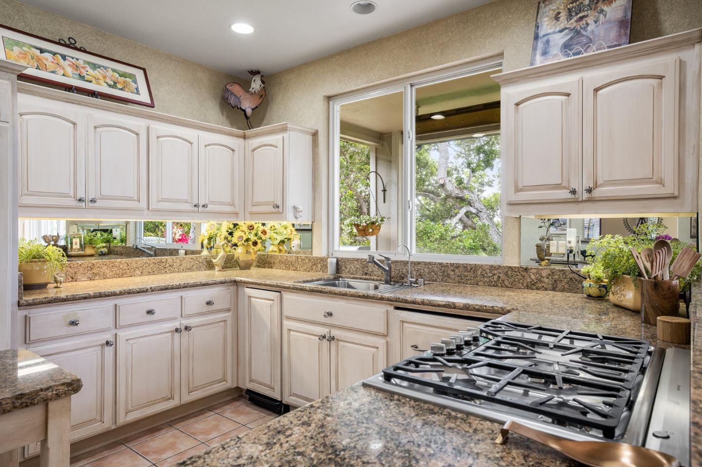 Detail Gallery Image 6 of 30 For 10467 Fairway Ln, Carmel,  CA 93923 - 3 Beds | 3 Baths
