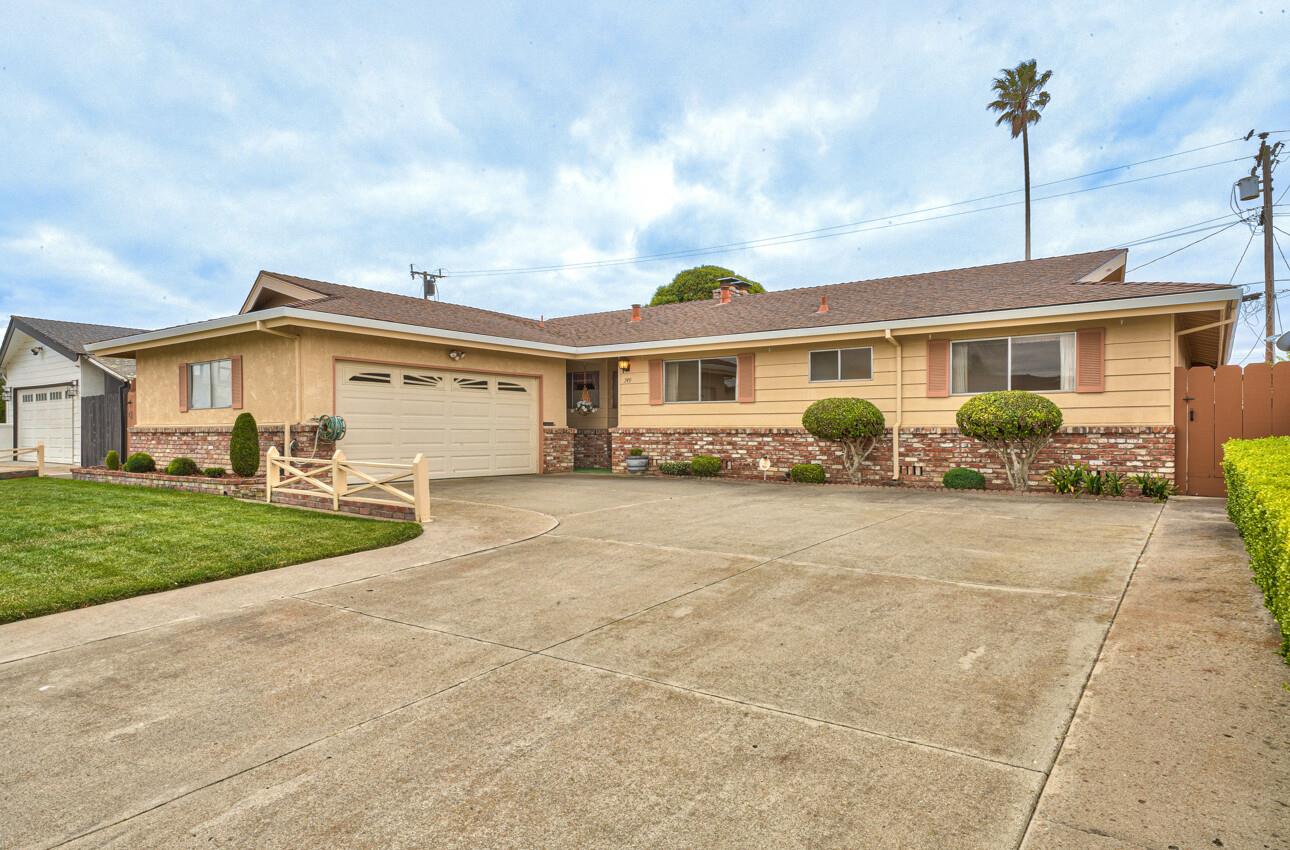Detail Gallery Image 1 of 1 For 749 Bellarmine Dr, Salinas,  CA 93901 - 3 Beds | 2/1 Baths