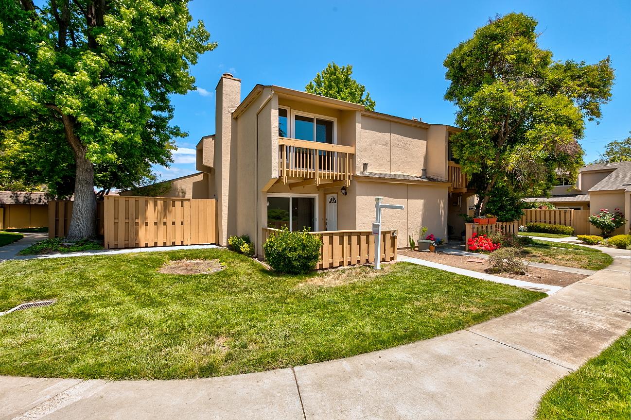 Detail Gallery Image 1 of 1 For 125 Connemara Way #152,  Sunnyvale,  CA 94087 - 2 Beds | 1/1 Baths