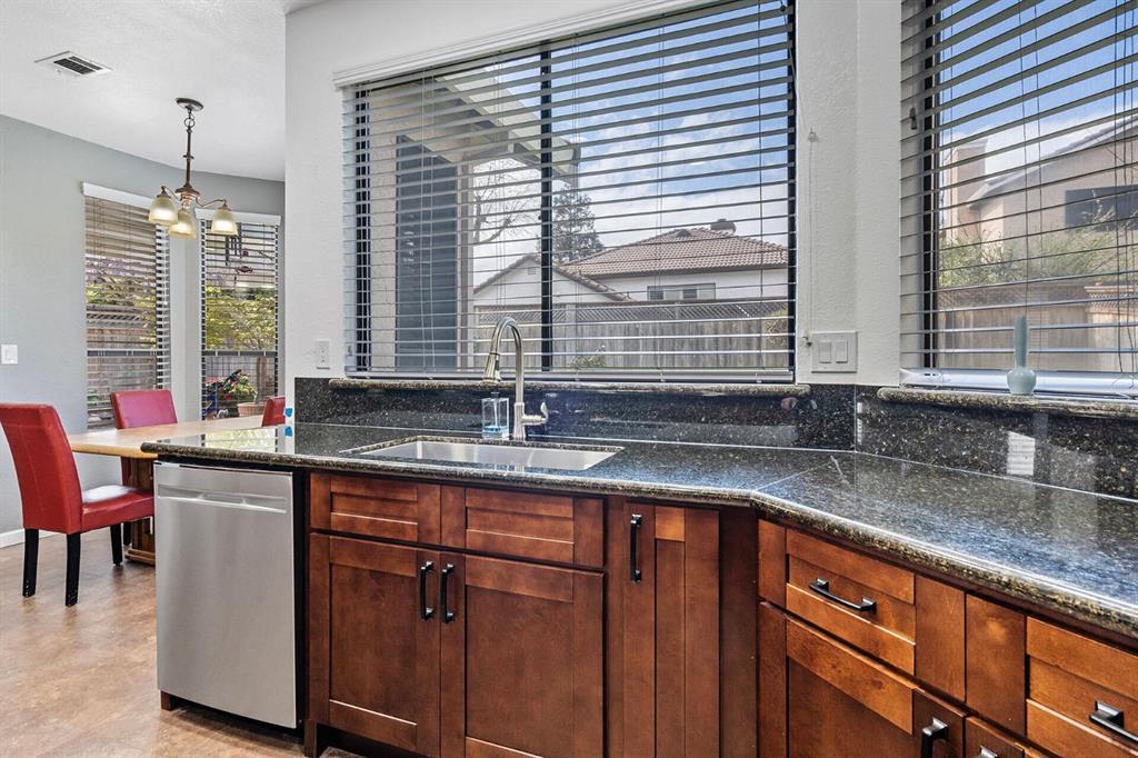 Detail Gallery Image 11 of 29 For 225 Quail Meadows Ln, Tracy,  CA 95376 - 4 Beds | 2/1 Baths