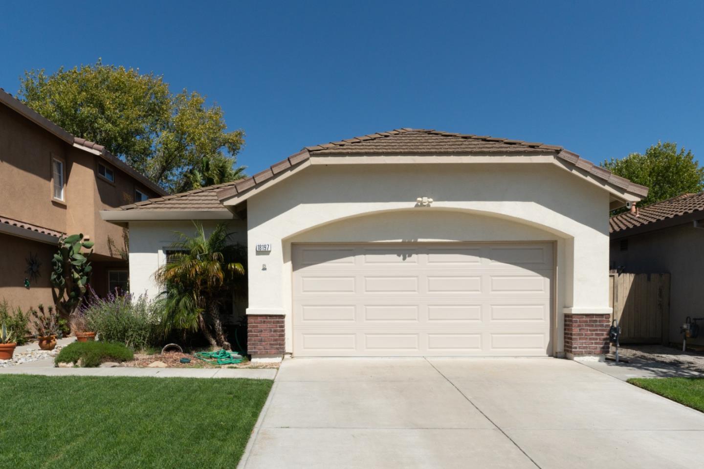 Detail Gallery Image 1 of 1 For 18197 Stonegate Ct, Salinas,  CA 93908 - 3 Beds | 2 Baths