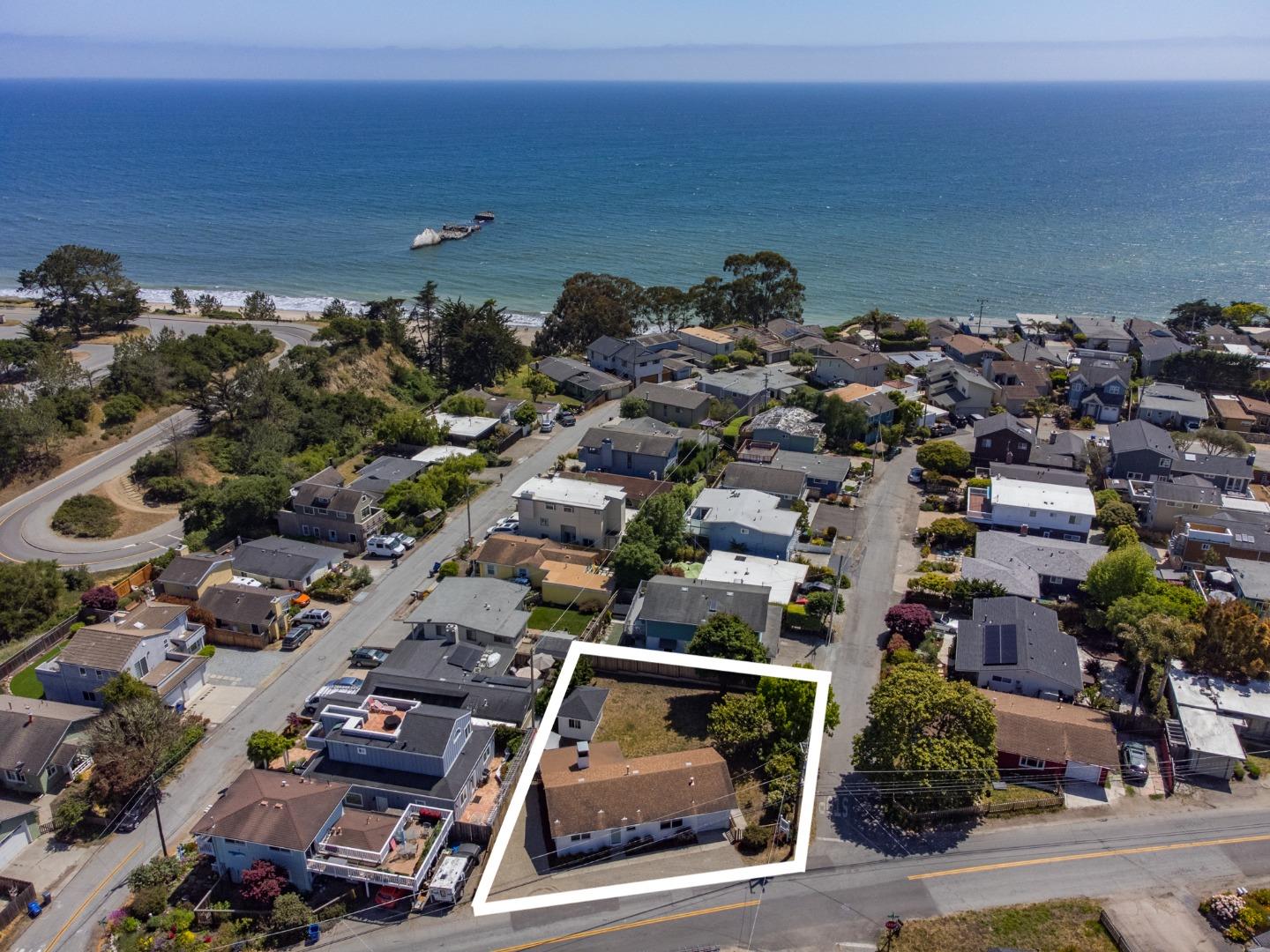 Detail Gallery Image 1 of 1 For 313 Seacliff Dr, Aptos,  CA 95003 - 2 Beds | 1 Baths