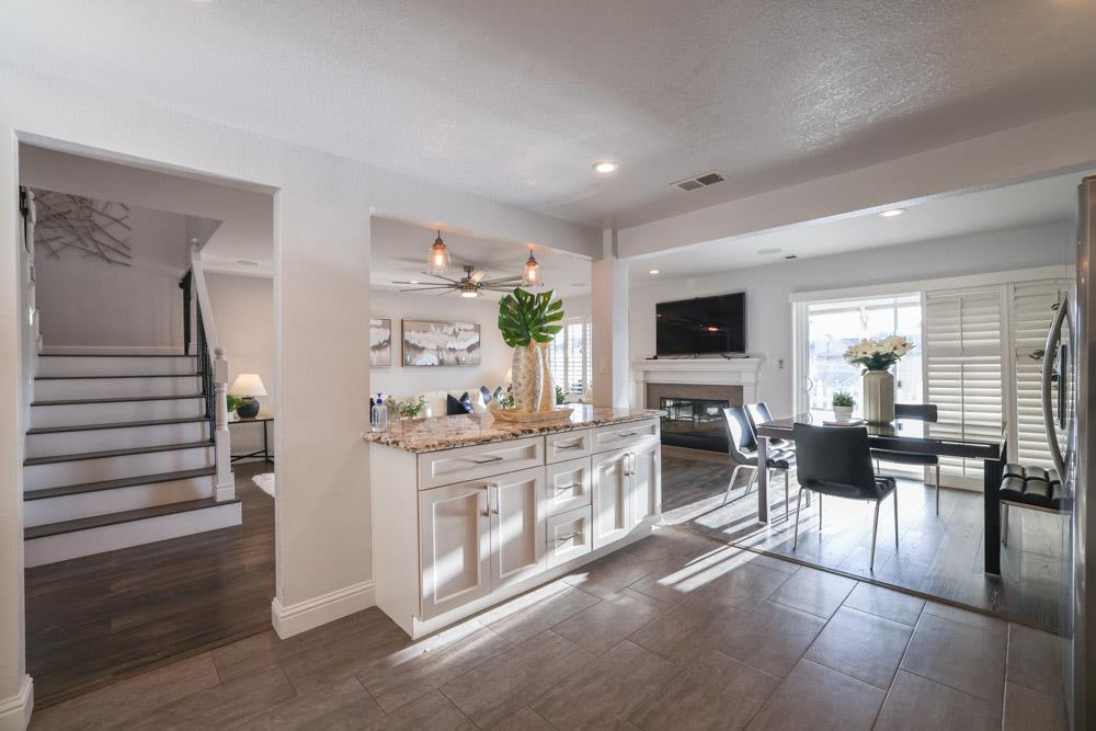 Detail Gallery Image 10 of 29 For 180 Pelican Loop, Pittsburg,  CA 94565 - 4 Beds | 2/1 Baths