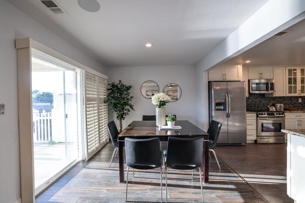 Detail Gallery Image 8 of 29 For 180 Pelican Loop, Pittsburg,  CA 94565 - 4 Beds | 2/1 Baths