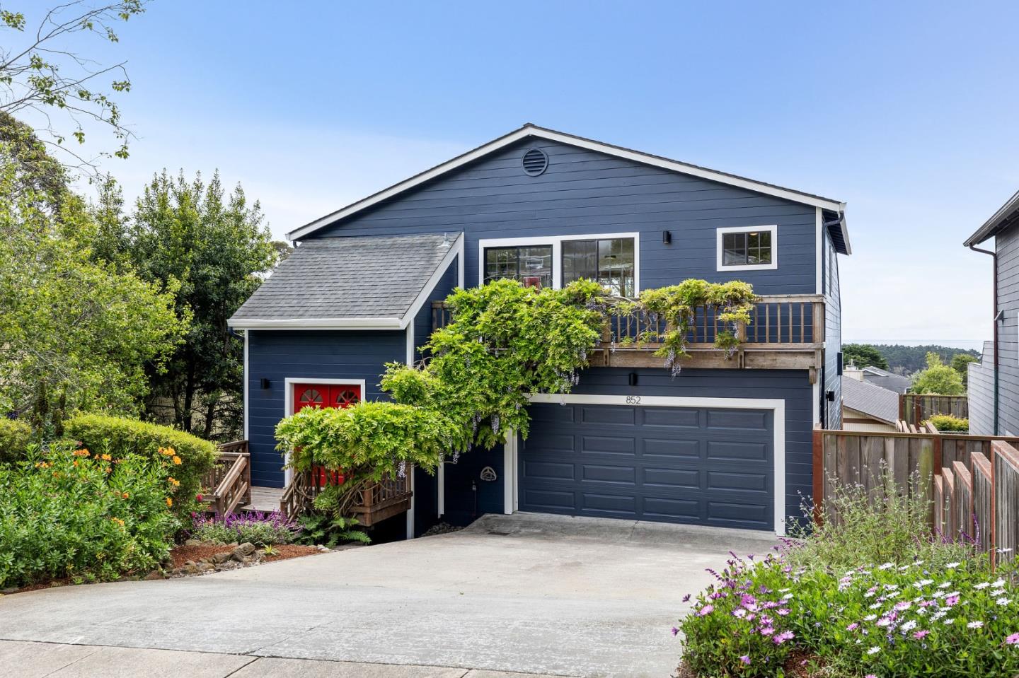 Detail Gallery Image 1 of 1 For 852 Buena Vista St, Moss Beach,  CA 94038 - 3 Beds | 2/1 Baths