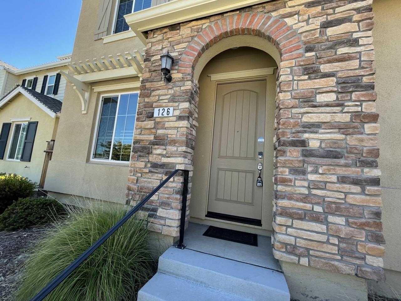 Detail Gallery Image 2 of 28 For 126 English Rose Cir, Campbell,  CA 95008 - 4 Beds | 2/1 Baths