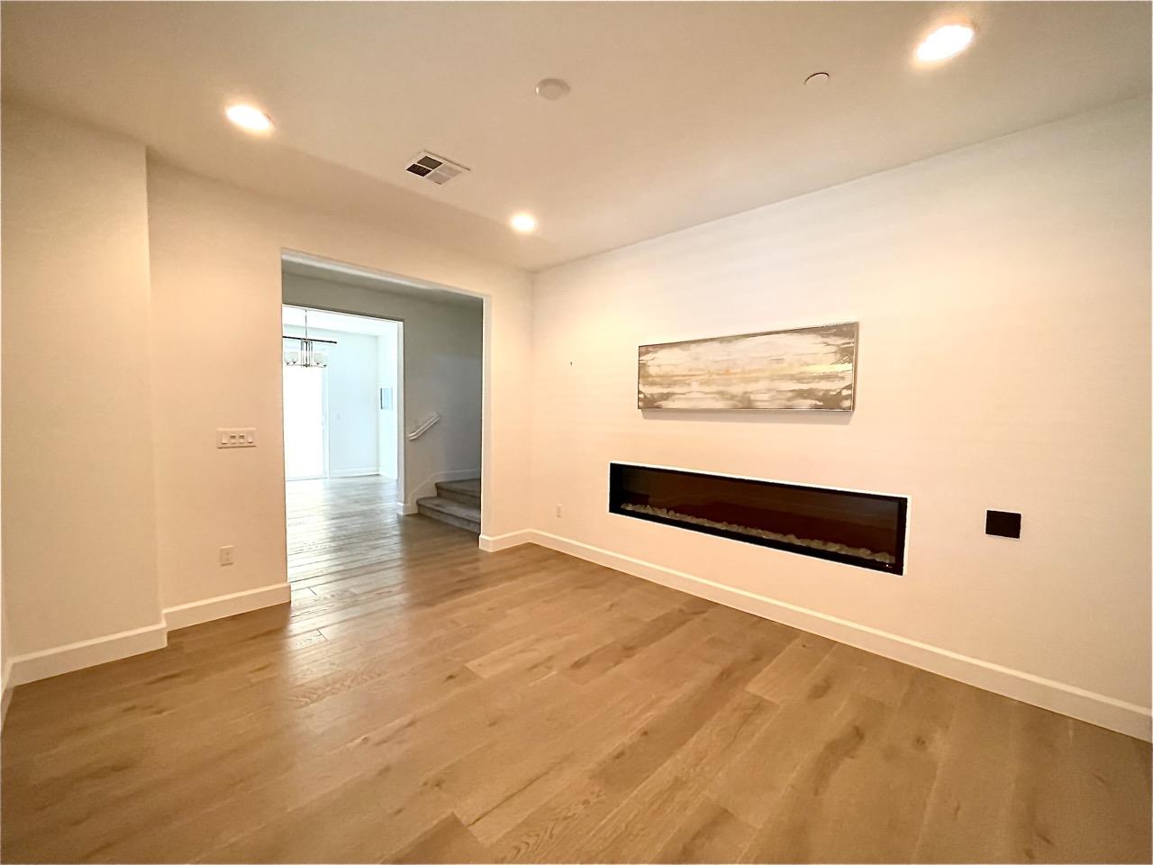 Detail Gallery Image 5 of 28 For 126 English Rose Cir, Campbell,  CA 95008 - 4 Beds | 2/1 Baths