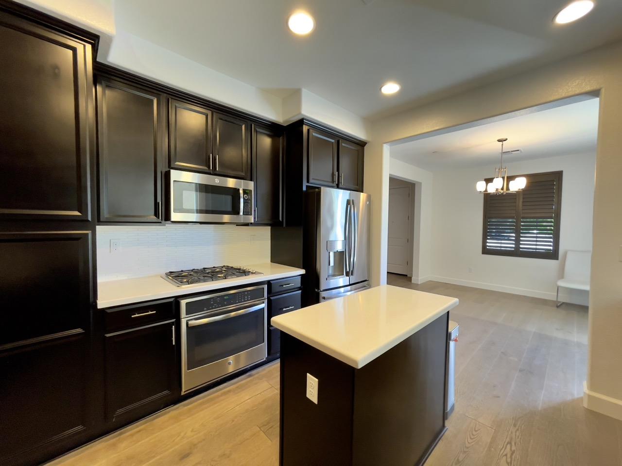 Detail Gallery Image 9 of 28 For 126 English Rose Cir, Campbell,  CA 95008 - 4 Beds | 2/1 Baths