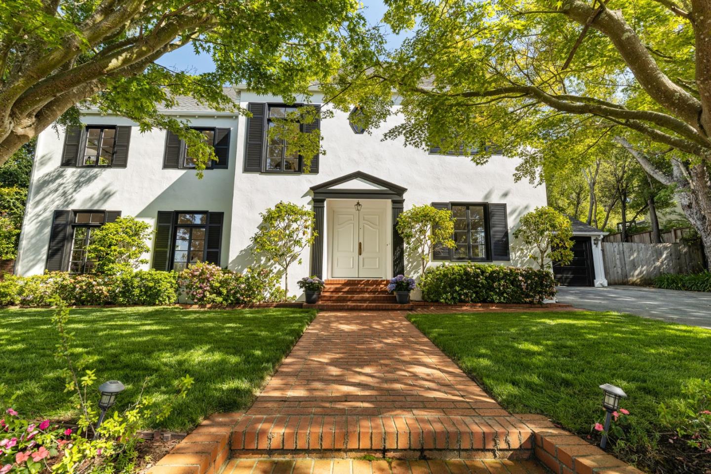 Detail Gallery Image 1 of 16 For 511 W Santa Inez Ave, Hillsborough,  CA 94010 - 4 Beds | 3 Baths