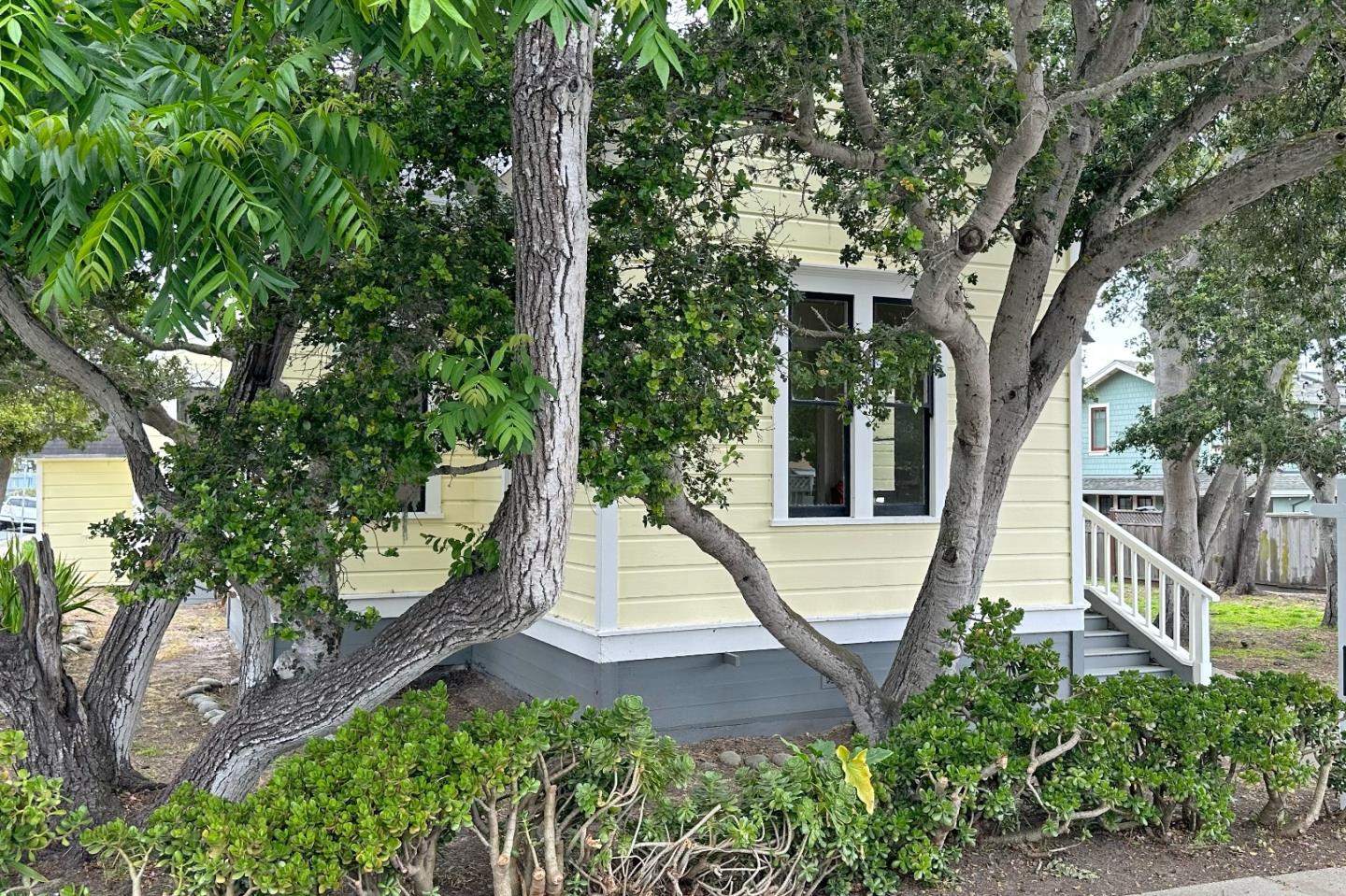 Detail Gallery Image 3 of 5 For 420 Monterey Ave, Pacific Grove,  CA 93950 - 4 Beds | 2 Baths