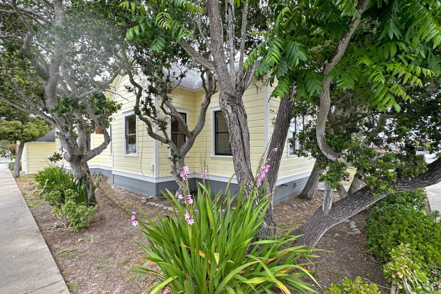 Detail Gallery Image 4 of 5 For 420 Monterey Ave, Pacific Grove,  CA 93950 - 4 Beds | 2 Baths