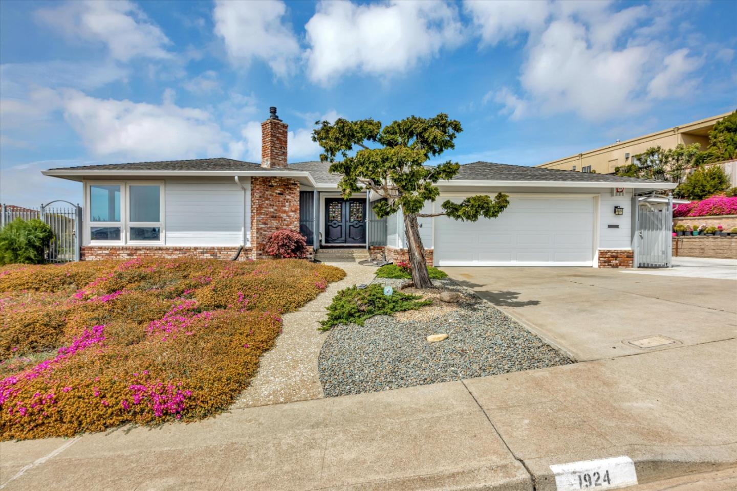 Detail Gallery Image 1 of 1 For 1924 Marineview Dr, San Leandro,  CA 94577 - 3 Beds | 2 Baths