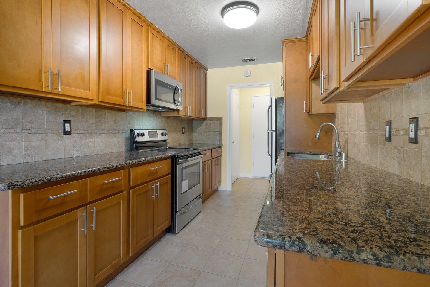 Detail Gallery Image 1 of 1 For 3592 Payne Ave #6,  San Jose,  CA 95117 - 3 Beds | 2 Baths