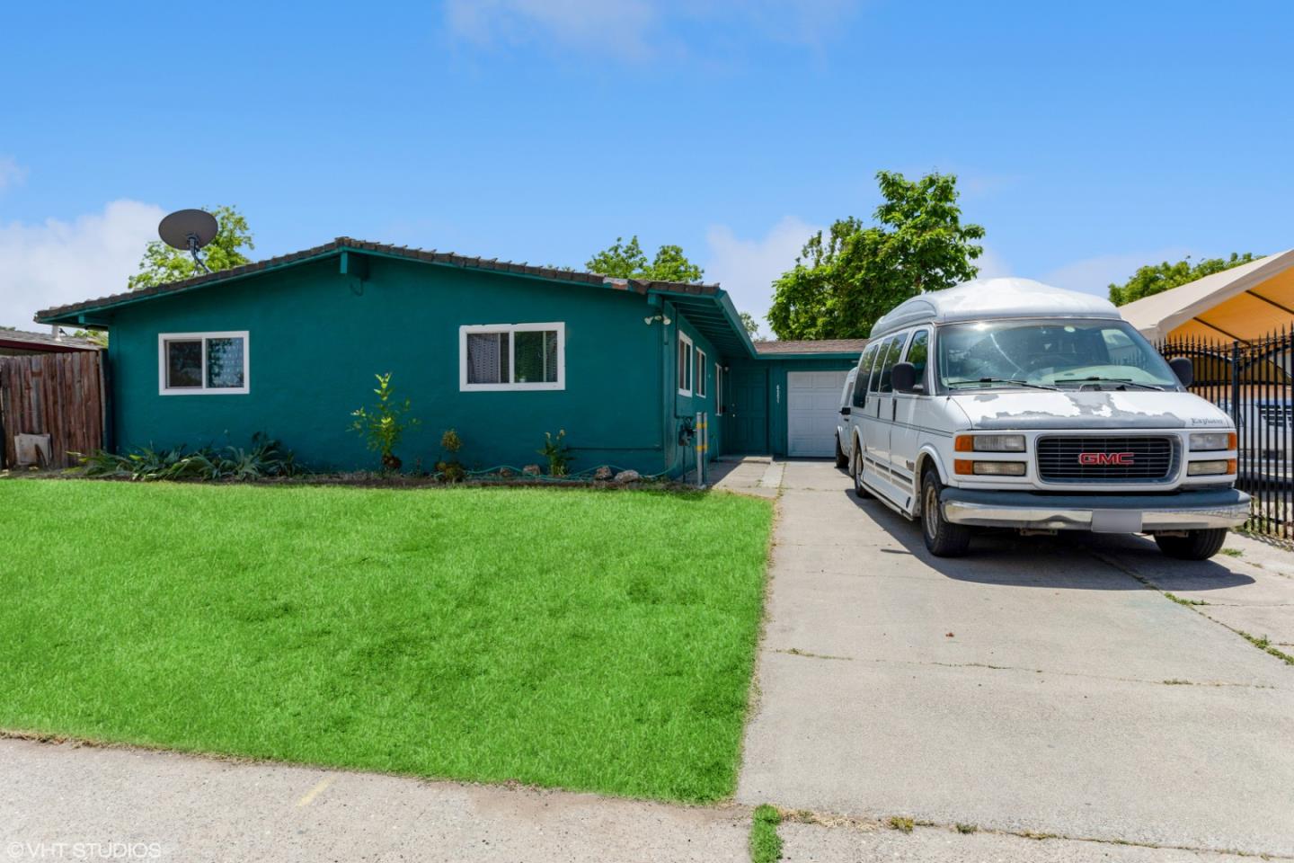 Photo of 6551 Channing Dr in North Highlands, CA