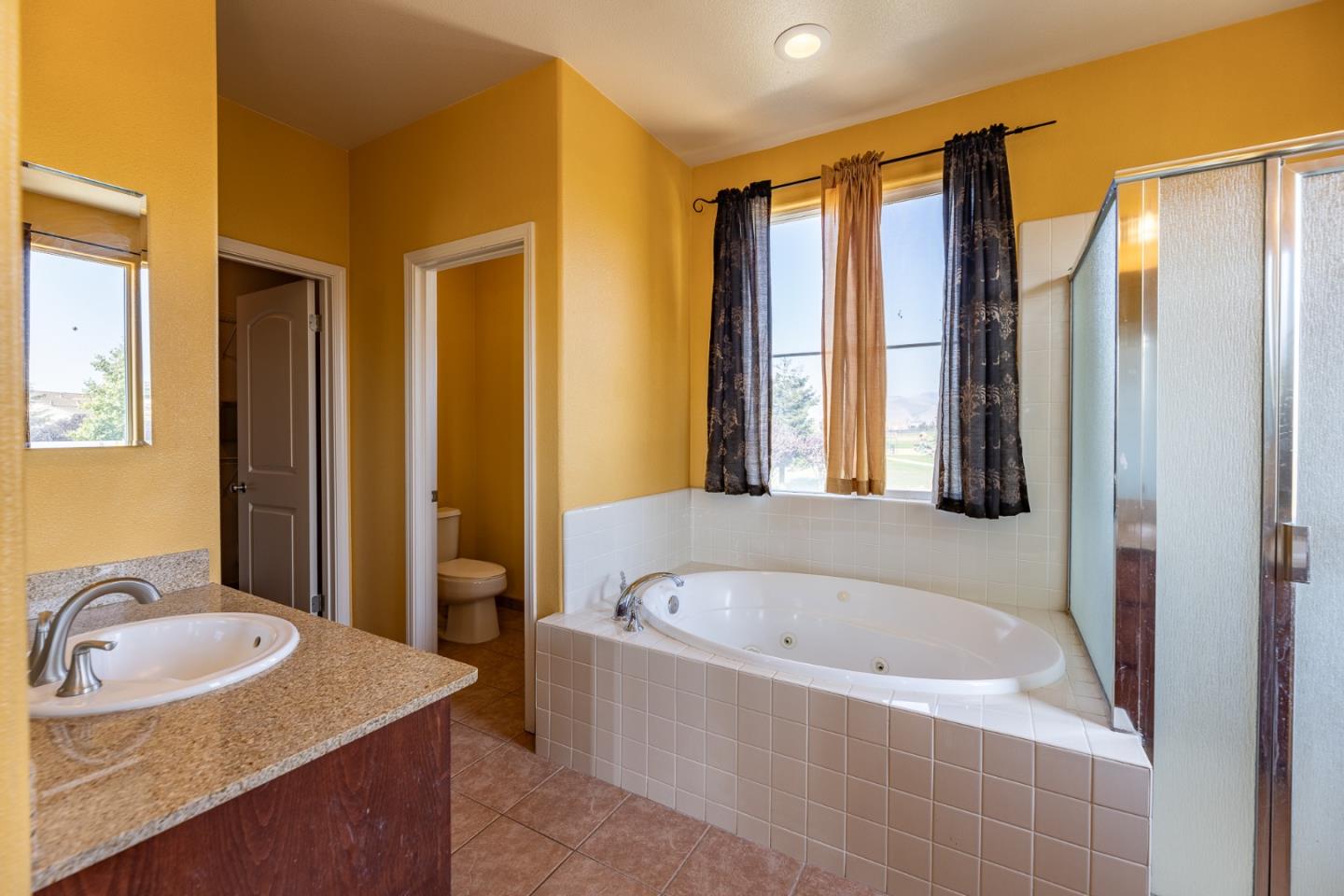 Detail Gallery Image 22 of 29 For 22 Arezzo Cir, Salinas,  CA 93905 - 6 Beds | 4 Baths