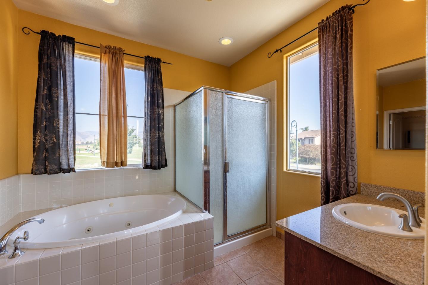 Detail Gallery Image 23 of 29 For 22 Arezzo Cir, Salinas,  CA 93905 - 6 Beds | 4 Baths