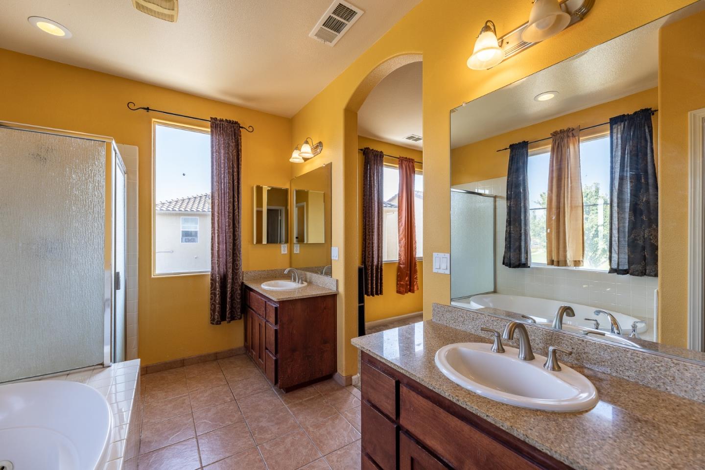 Detail Gallery Image 24 of 29 For 22 Arezzo Cir, Salinas,  CA 93905 - 6 Beds | 4 Baths