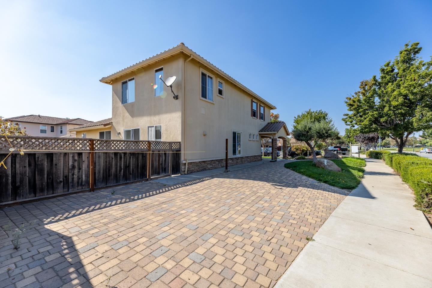 Detail Gallery Image 3 of 29 For 22 Arezzo Cir, Salinas,  CA 93905 - 6 Beds | 4 Baths