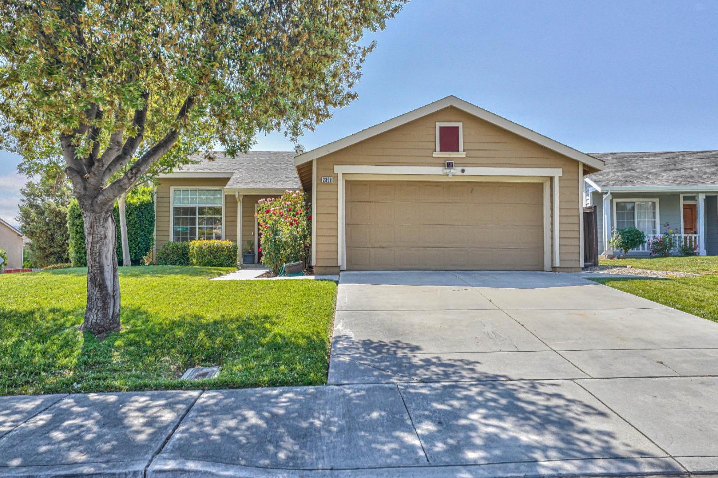 Detail Gallery Image 1 of 1 For 2398 Glenview Dr, Hollister,  CA 95023 - 3 Beds | 2 Baths