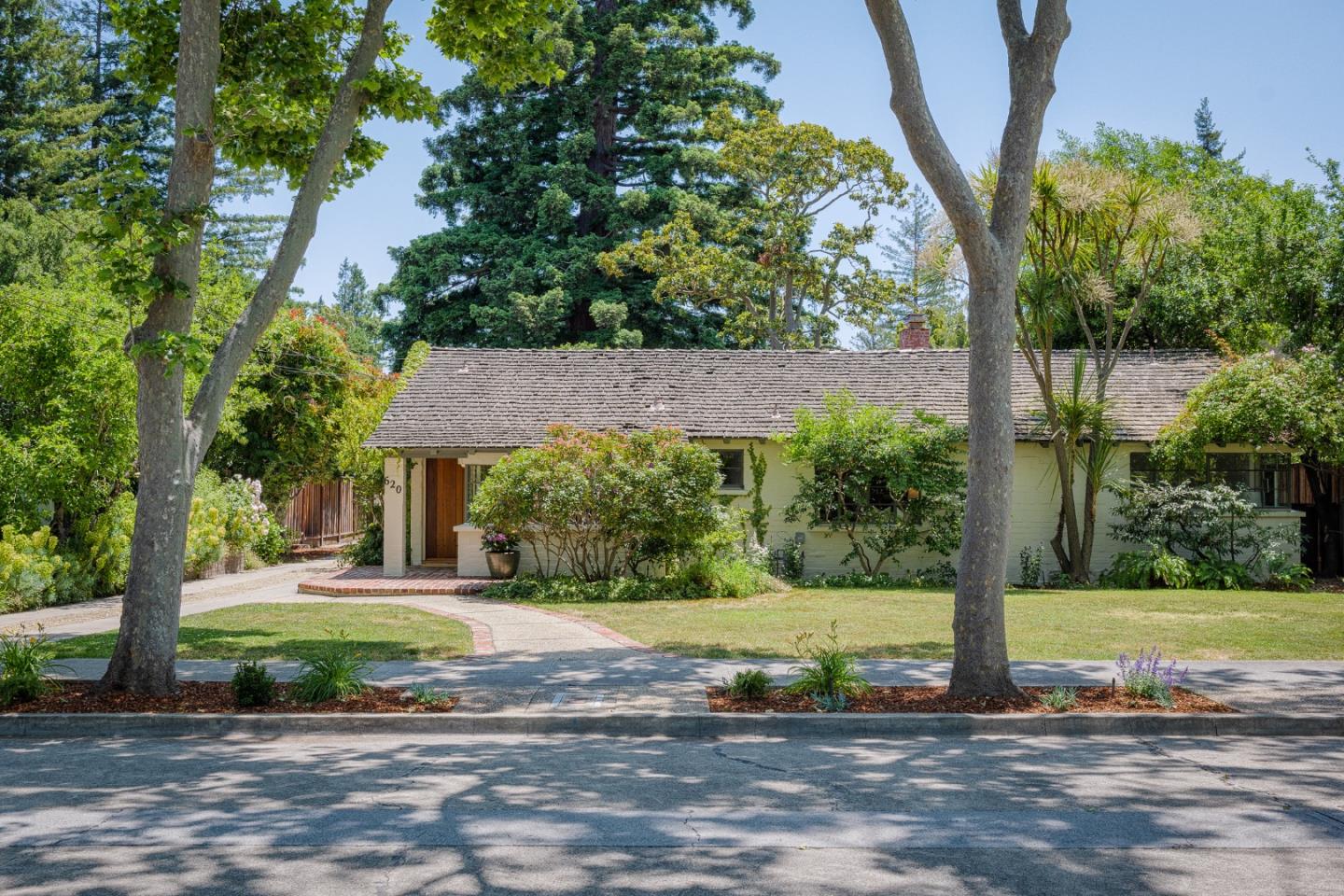 Detail Gallery Image 1 of 1 For 620 Lowell Ave, Palo Alto,  CA 94301 - 4 Beds | 3 Baths