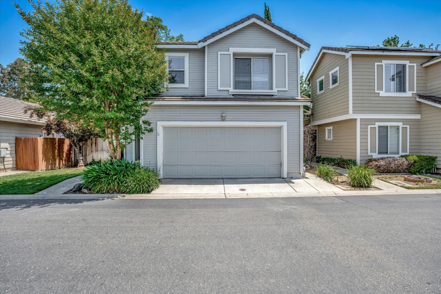 Detail Gallery Image 1 of 1 For 9354 Laguna Pointe Way, Elk Grove,  CA 95758 - 3 Beds | 2/1 Baths