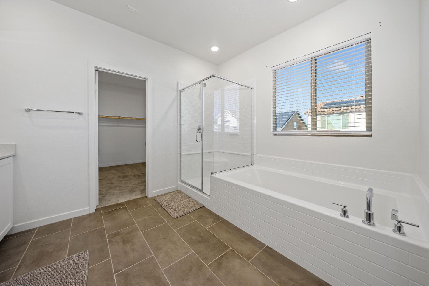 Detail Gallery Image 14 of 28 For 2651 E Harlow Ln, Ontario,  CA 91762 - 5 Beds | 3/1 Baths