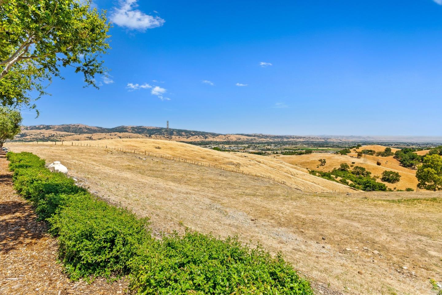 1960 Hayes Ln, San Martin, CA 95046 4 Beds 3/1 Baths (Canceled