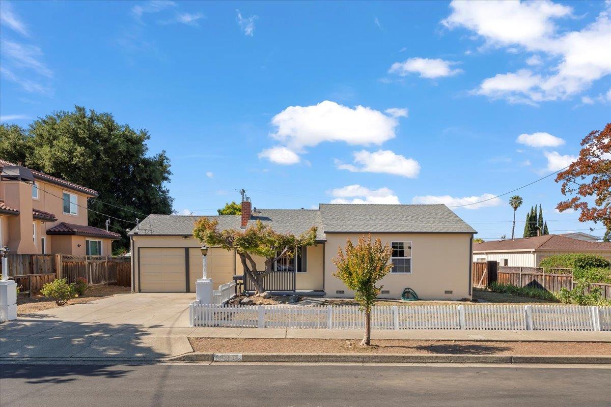 Detail Gallery Image 1 of 1 For 4067 Moreland Way, San Jose,  CA 95130 - 4 Beds | 2 Baths