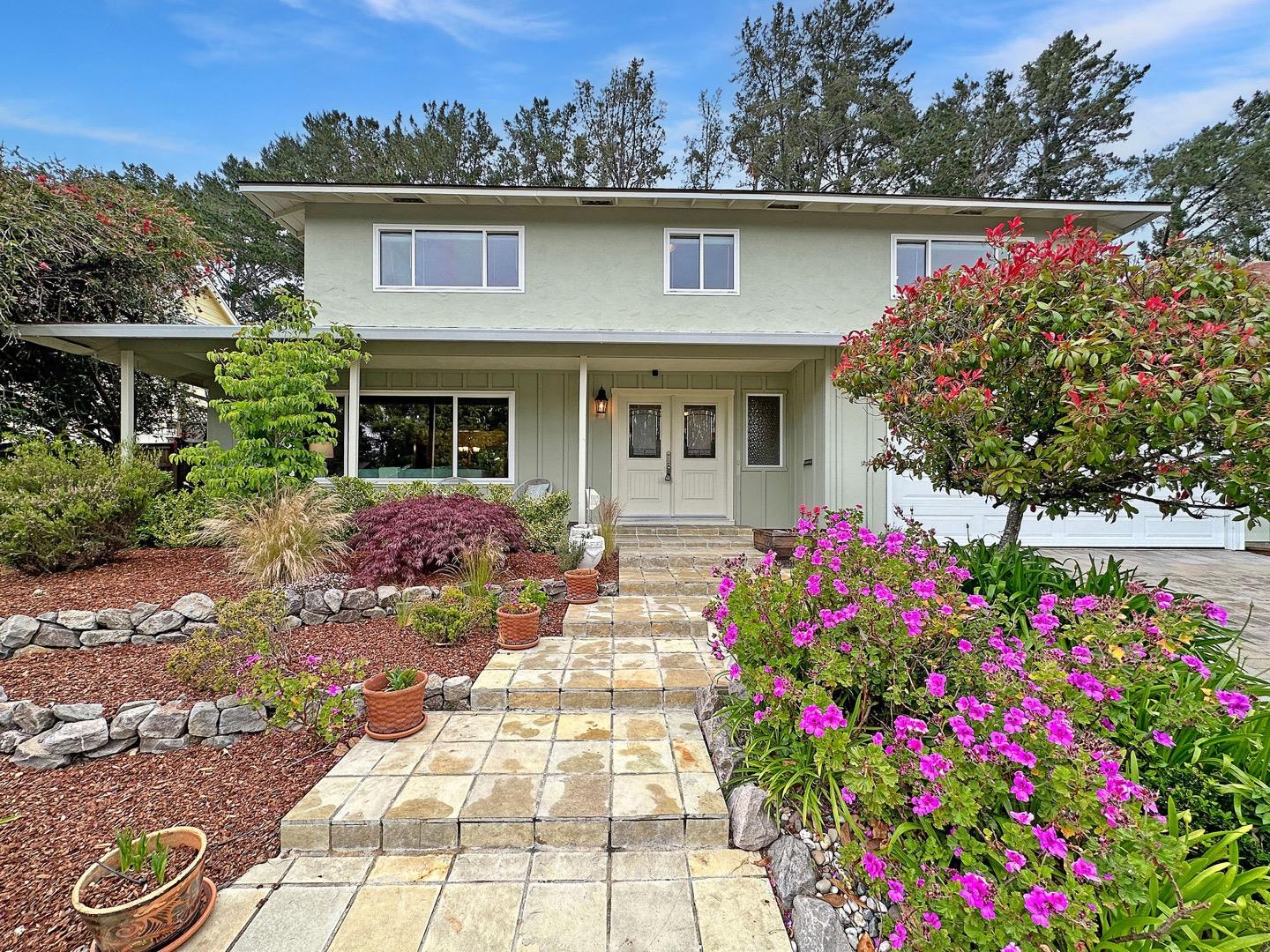 Detail Gallery Image 1 of 1 For 2974 Arguello Dr, Burlingame,  CA 94010 - 4 Beds | 2/1 Baths