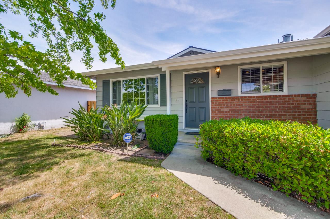 Detail Gallery Image 1 of 1 For 2138 via D Este, San Jose,  CA 95130 - 3 Beds | 2 Baths