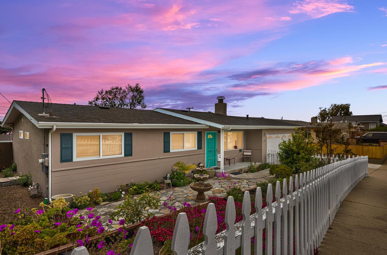 Detail Gallery Image 1 of 1 For 1307 Soto St, Seaside,  CA 93955 - 3 Beds | 2 Baths